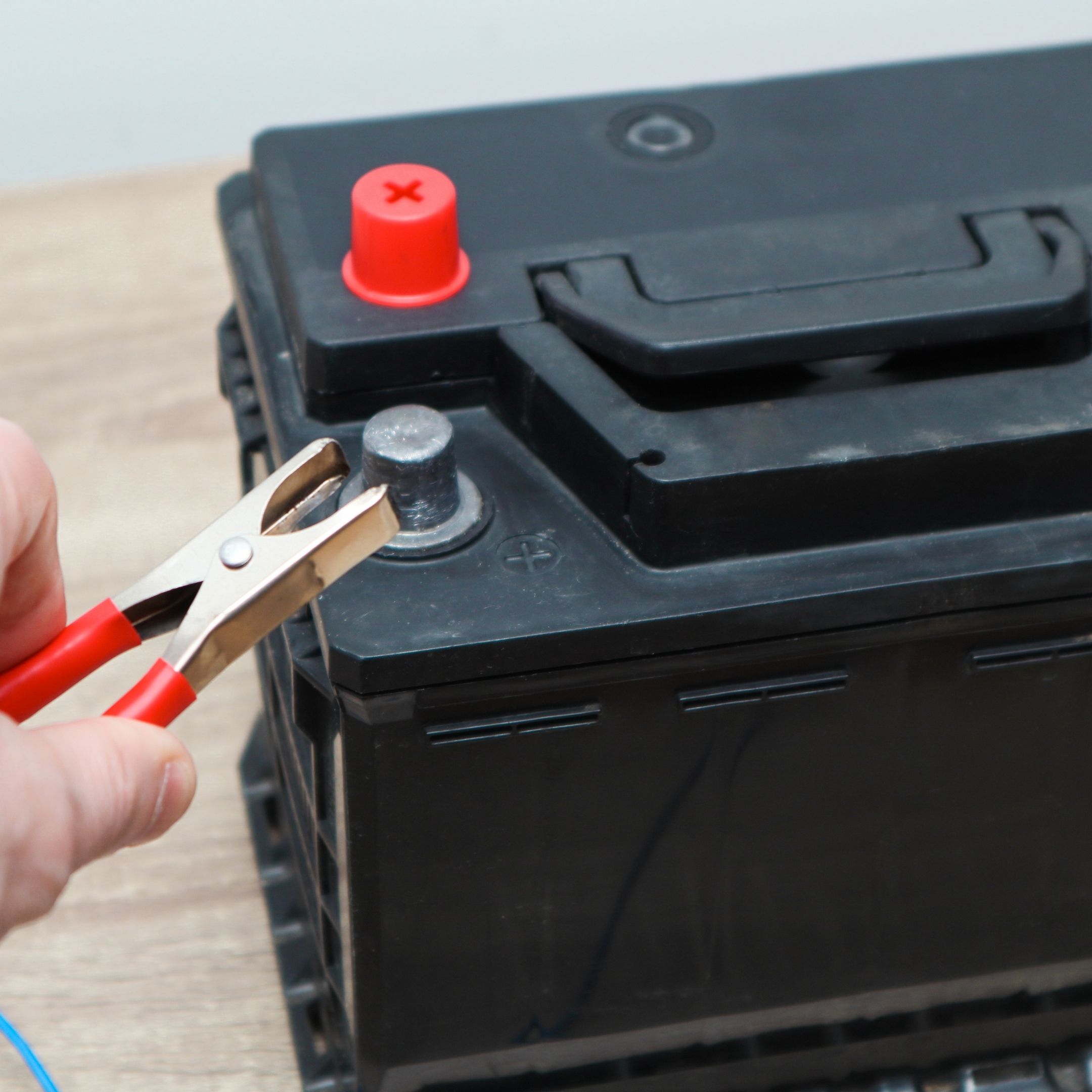 החלפת מצבר בבית הלקוח